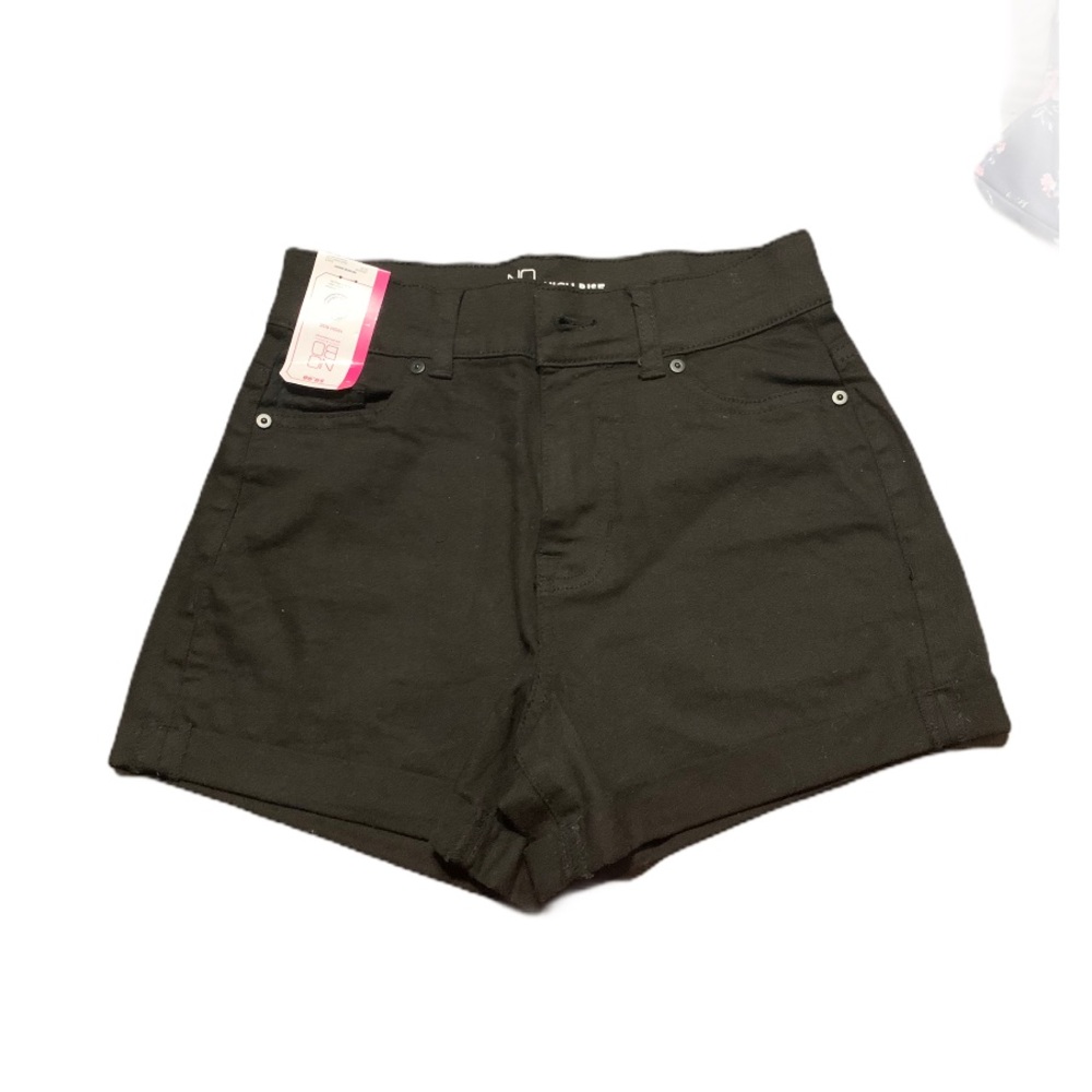 No boundaries NWT black high rise shorts s…